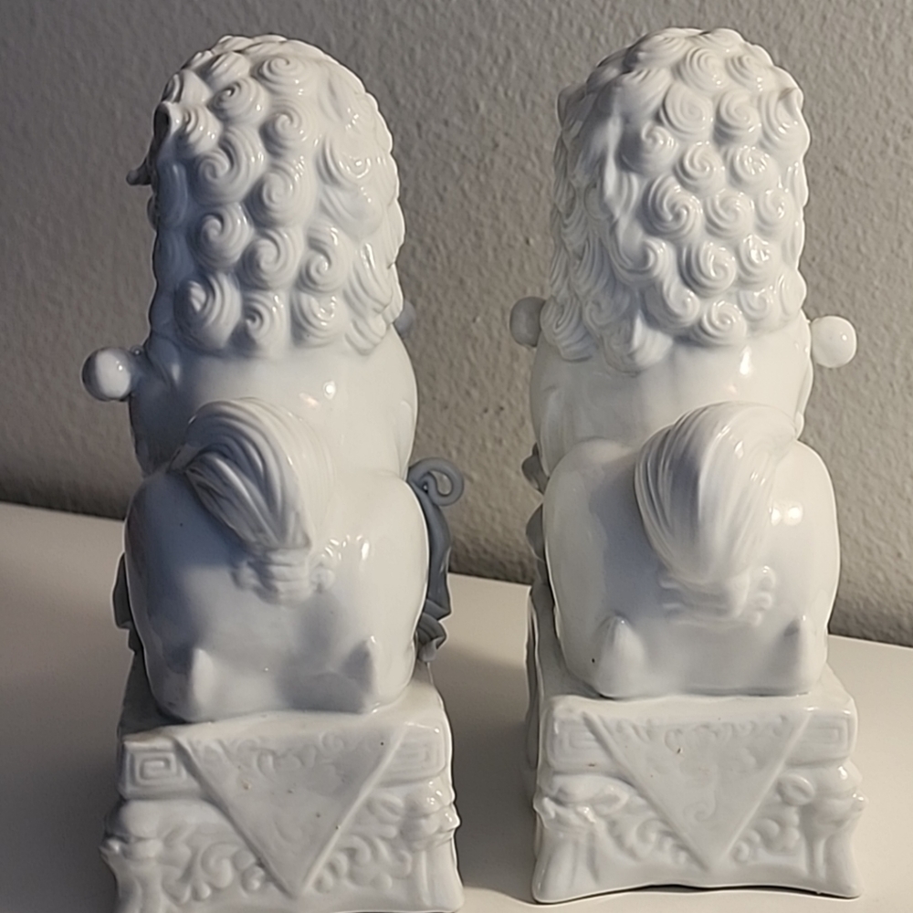 Medium Size Pair of Spectacular All White Vintage/Antique Foo Dogs. - Picture 9 of 15